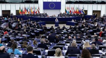 Изгласана новата Европска комисија на Урсула фон дер Лајен