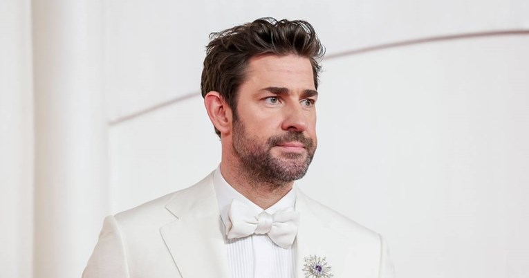 Луѓето незадоволни од изборот за најзгодниот маж, не престануваат реакциите