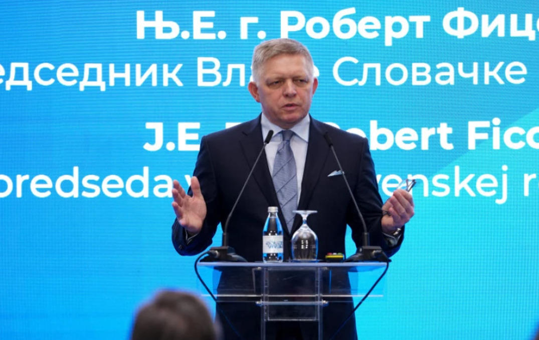 Роберт Фицо му честита на Трамп за победата, разговараа за војната во Украина