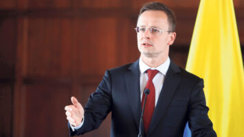 Сијарто: Следните два месеца ќе бидат најопасните во последните децении