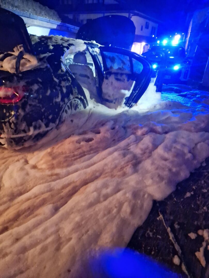 (Фото) Опожарено возило во Охрид