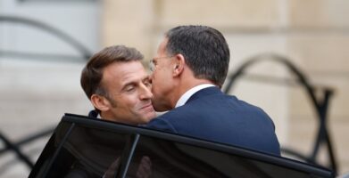 Шефот на НАТО и Макрон: Русија, Северна Кореја, Иран и Кина се закана за светот