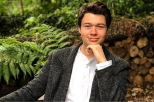 Актер од серија на Нетфликс прогласен виновен за силување деца, направил 26 сексуални престапи