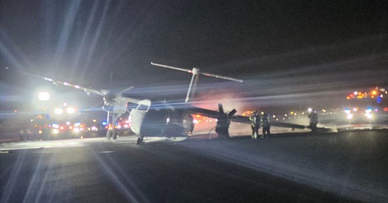 (Видео) Авион принудно слета во Канада, па се запали