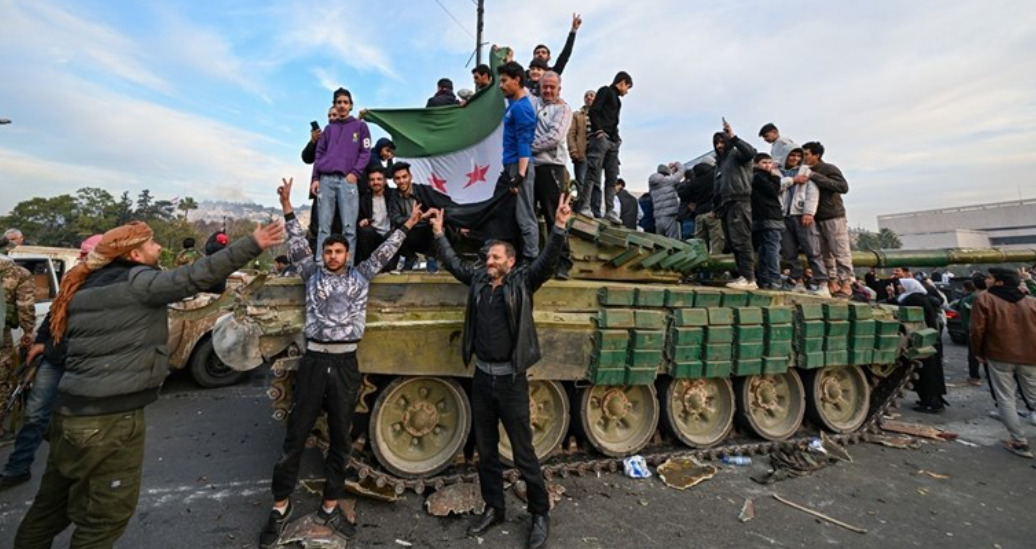 (Видео) Падна Дамаск, Асад побегнал од Сирија со авион