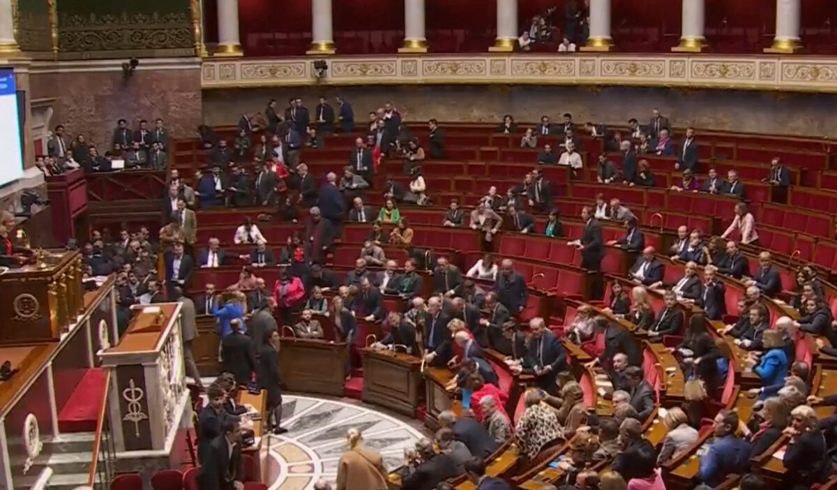 (Видео) Падна француската влада