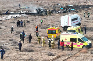 (Видео) Патникот кој ја снимаше внатрешноста на авионот во Казахстан го преживеа падот: објави снимка и по несреќата