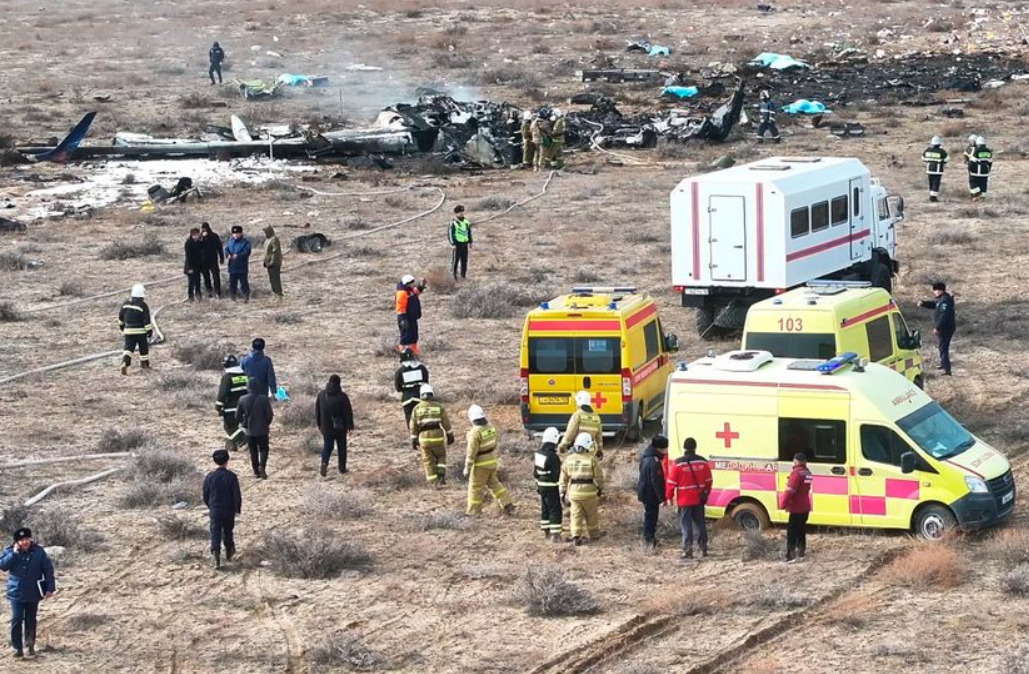 (Видео) Патникот кој ја снимаше внатрешноста на авионот во Казахстан го преживеа падот: објави снимка и по несреќата