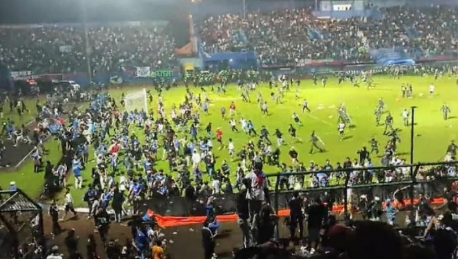 (Видео) Страшни сцени по фудбалски натпревар, најмалку сто загинати