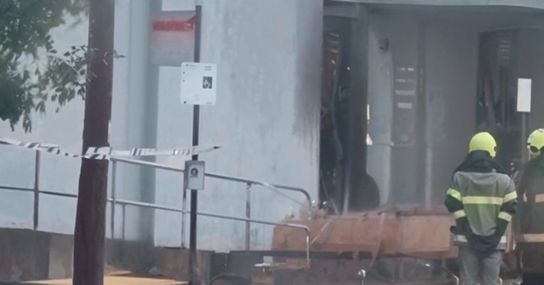 (Видео) Фрлени молотови коктели врз синагога во Мелбурн, верниците биле внатре