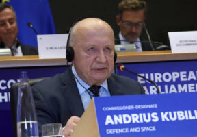 Европскиот комесар за одбрана го дочека утрото во засолниште во Киев поради руските напади