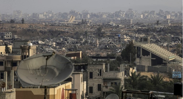 Израел гранатираше две згради во Газа, при што загинаа најмалку 25 луѓе