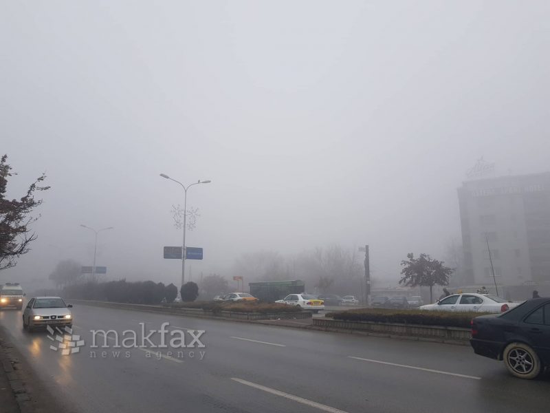 Намалена видливост поради магла на повеќе патни правци