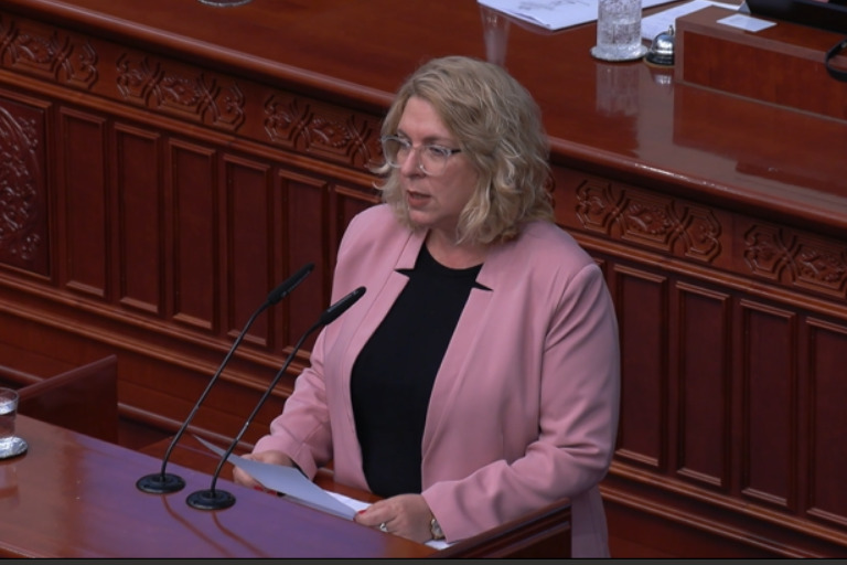 Николова: Со измени на Законот за основно образование владата ги дискриминира педагозите и децата со попреченост