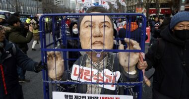 Отповиканиот јужнокорејски претседател денеска требаше да биде сослушан за предавство, не дојде