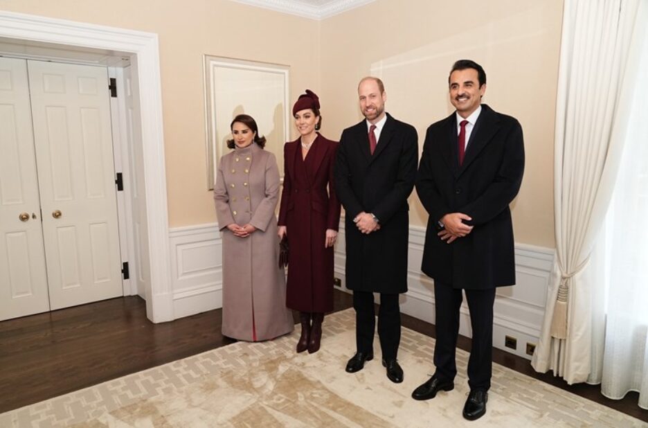 По долго време во јавноста, Кејт Мидлтон со Вилијам го пречека емирот на Катар