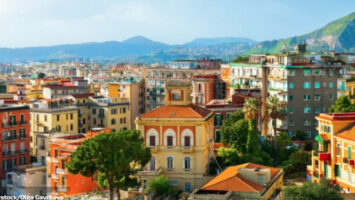 Повеќе туристи, но и зголемување на криминалот: и Неапол воведува наплата на билети во градот