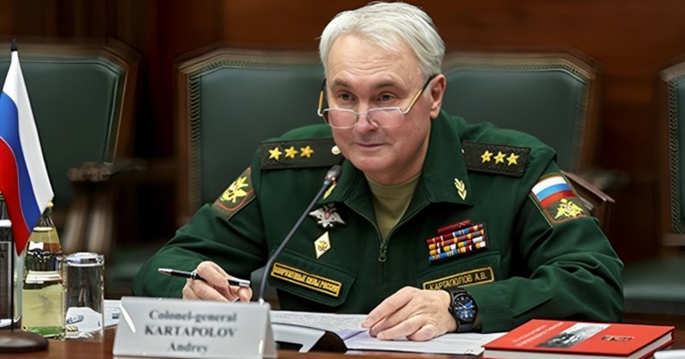 Руските медиуми: Шефот на Комитетот за одбрана на Државната дума доби дојава за бомба под автомобил