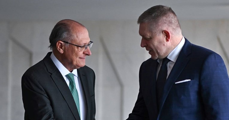 Словачкиот премиер замина во Бразил, беше поздравен како премиер на Југославија