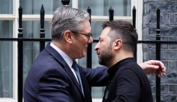 Стармер: НАТО мора да ја стави Украина во најсилна можна позиција пред какви било преговори