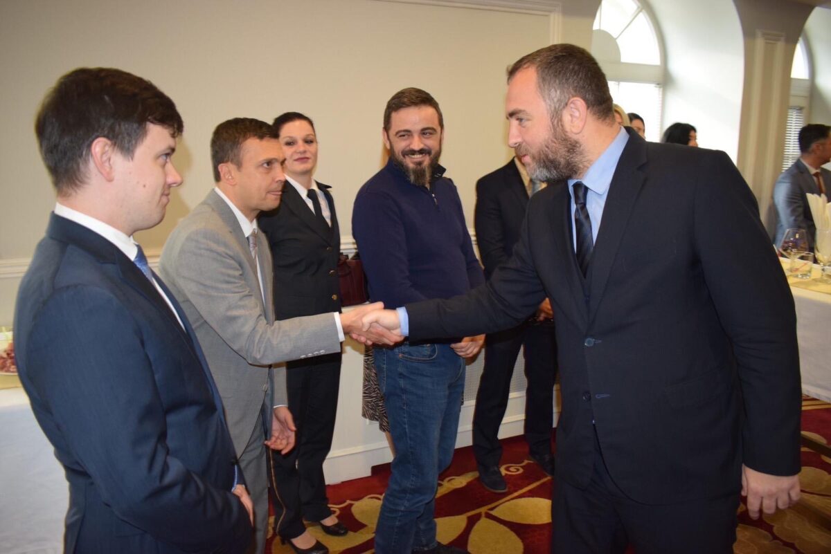 Тошковски и Јанев со полициските аташеа: Продолжуваме со интензивна соработка во сите области