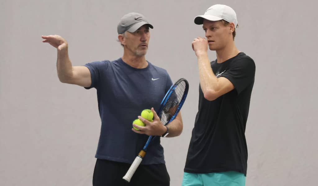 Тренерот на Синер доби награда, Киријос полуде: Луѓе покажете малку класа