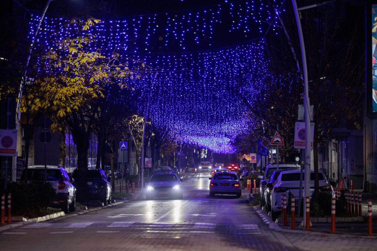 (Фото) Герасимовски: Центар е првата општина што блесна во новогодишна магија