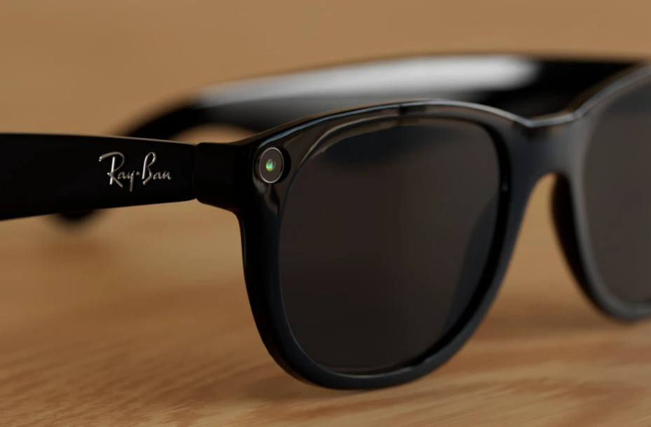 Ray-Ban паметните очила добиваат дисплеи