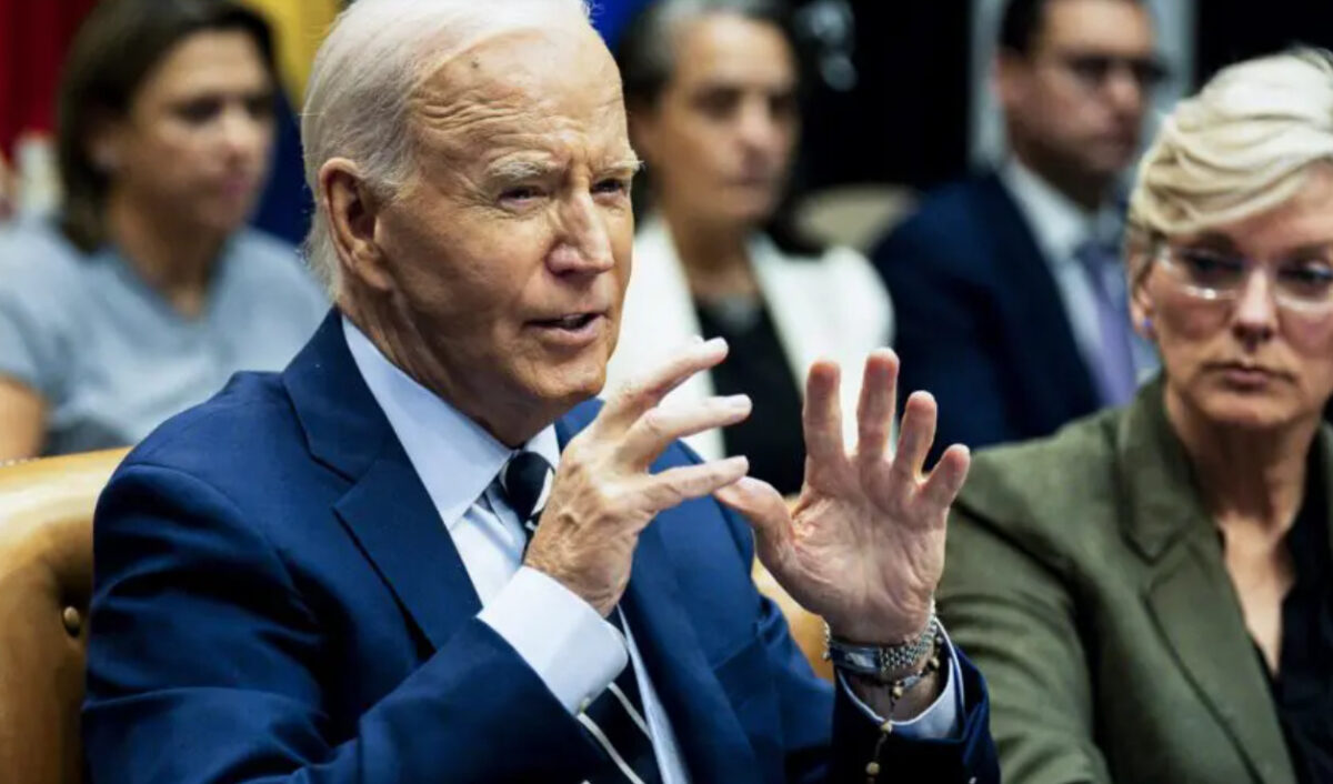 Бајден ги помилува членовите на семејството во последните минути од претседателскиот мандат