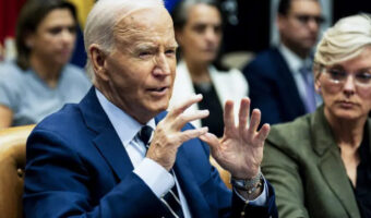 Бајден ги помилува членовите на семејството во последните минути од претседателскиот мандат