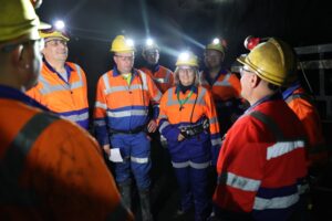 Божиновска во посета на рудникот САСА: Приоритет се одржливи рударски практики и безбедност на рударите