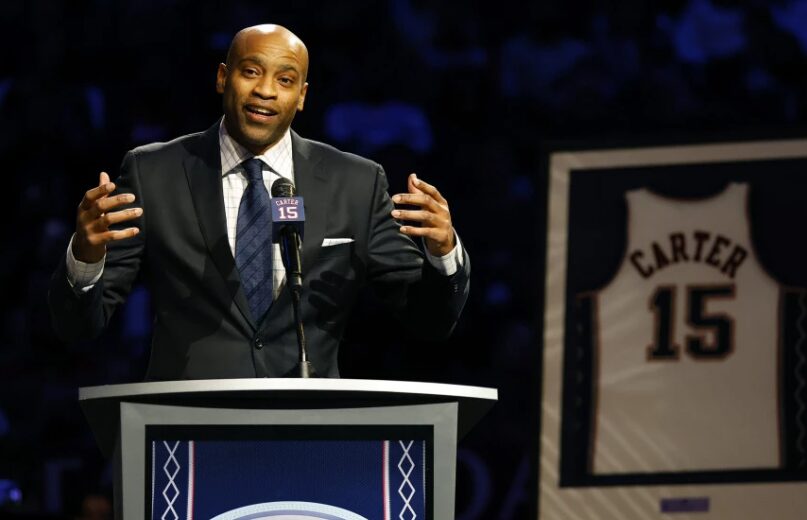 (Видео) Бруклин Нетс го повлекоа дресот Винс Картер