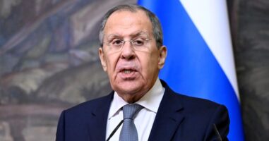 Лаворов: Не гледаме знаци дека Европа или Украина се подготвени за мировни преговори