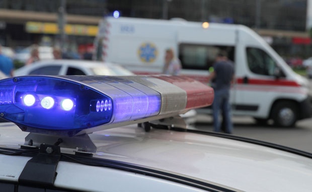 Македонец во Србија возел 184 километри на час, па удрил во полициско возило и повредил полицаец