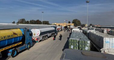 Првите камиони со хуманитарна помош влегоа во Појасот Газа