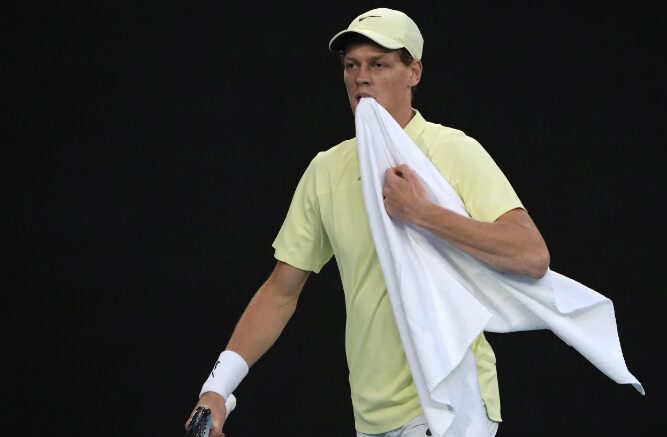 Синер го декласира Де Монор, во полуфиналето го чека Шелтон