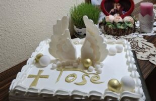 (Фото) Сестрата на Тоше Проески подготви торта со името и ангелски крилја за неговиот 44-ти роденден