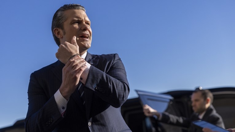 Mинистерот на Трамп: „Различноста е нашата сила“ е најглупавата фраза во воената историја