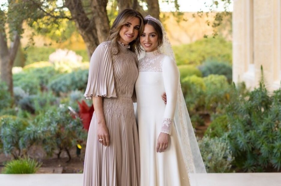 Ќерката на најубавата кралица на светот го роди своето прво дете