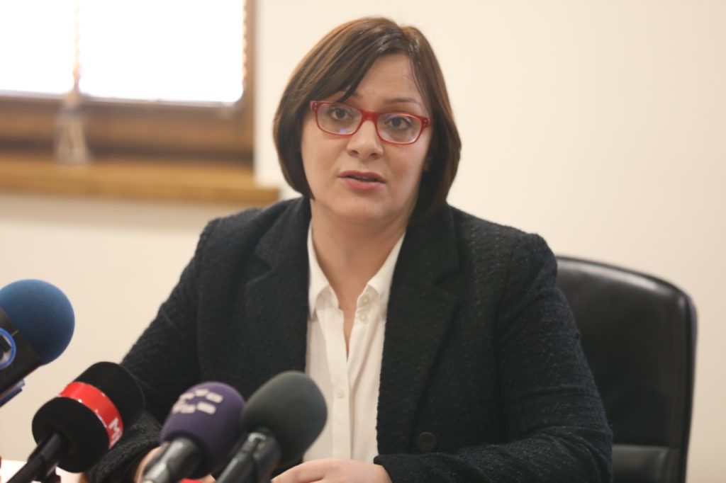 ВМРО-ДПМНЕ: Петровска да не се претставува како жртва и да не глуми нападната, Димитриеска-Кочоска зборуваше за реалните трошоци на едно четиричлено семејство