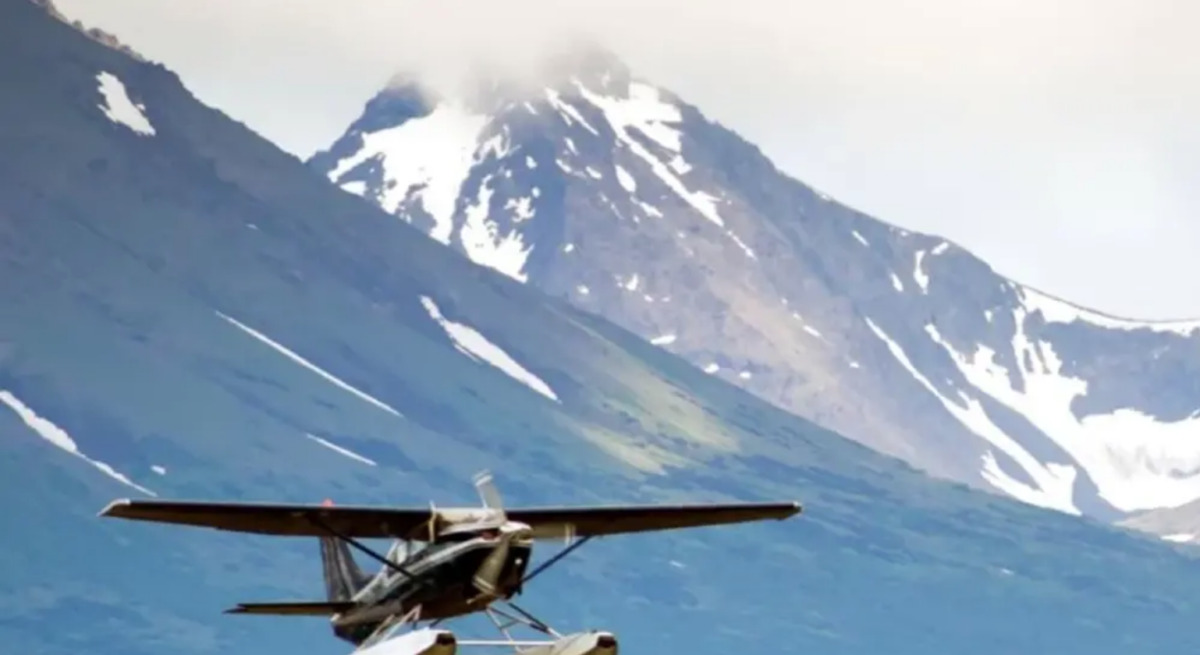 (Видео) Авион исчезна од радарот, во тек е потрага на Алјаска