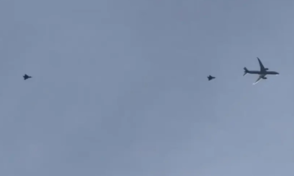 (Видео) Авион на Американ Ерлајнс принудно слета во Рим поради закана за бомба: го придружуваа два воени авиони