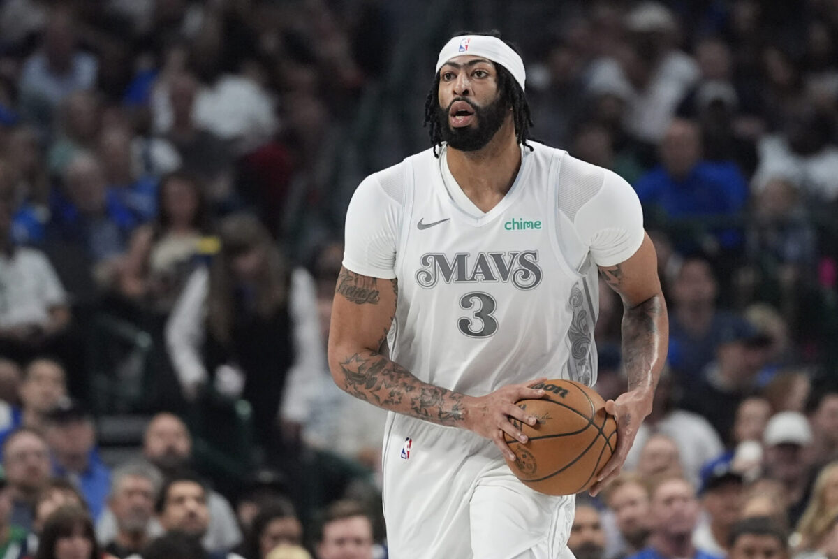 (Видео) Дејвис се повреди во дебито за Далас – Маверикс го победија Хјустон