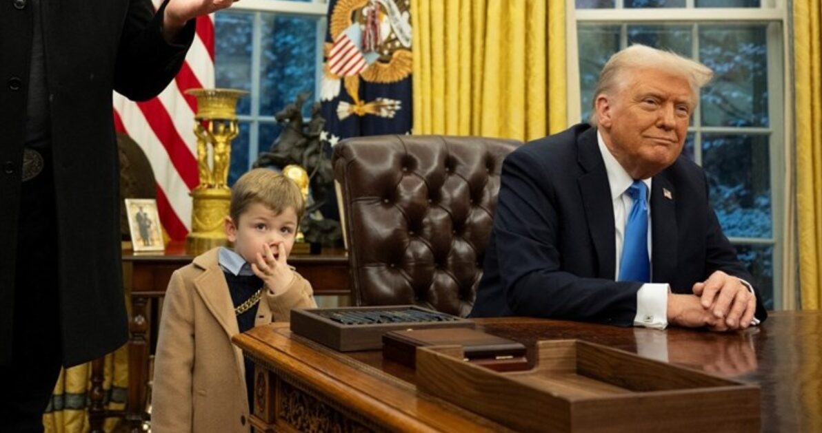 (Видео) Доналд Трамп го смени бирото каде што синот на Илон Маск залепи мрсули