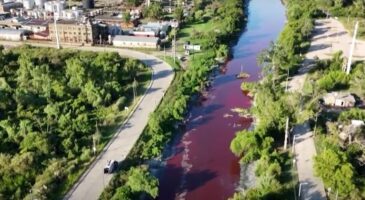 (Видео) Канал во Аргентина наеднаш стана црвен, луѓето се вознемирени