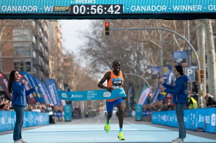 (Видео) Киплимо за 48 секунди го подобри светскиот рекорд во полумаратон