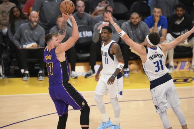 (Видео) Лука Дончиќ со трипл-дабл го почести „својот“ Далас