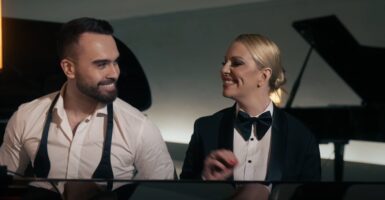 (Видео) „Песна посветена на драги луѓе кои веќе не се со нас“: Тамара и Стефан Лазаров ја промовираа песната „Патишта“