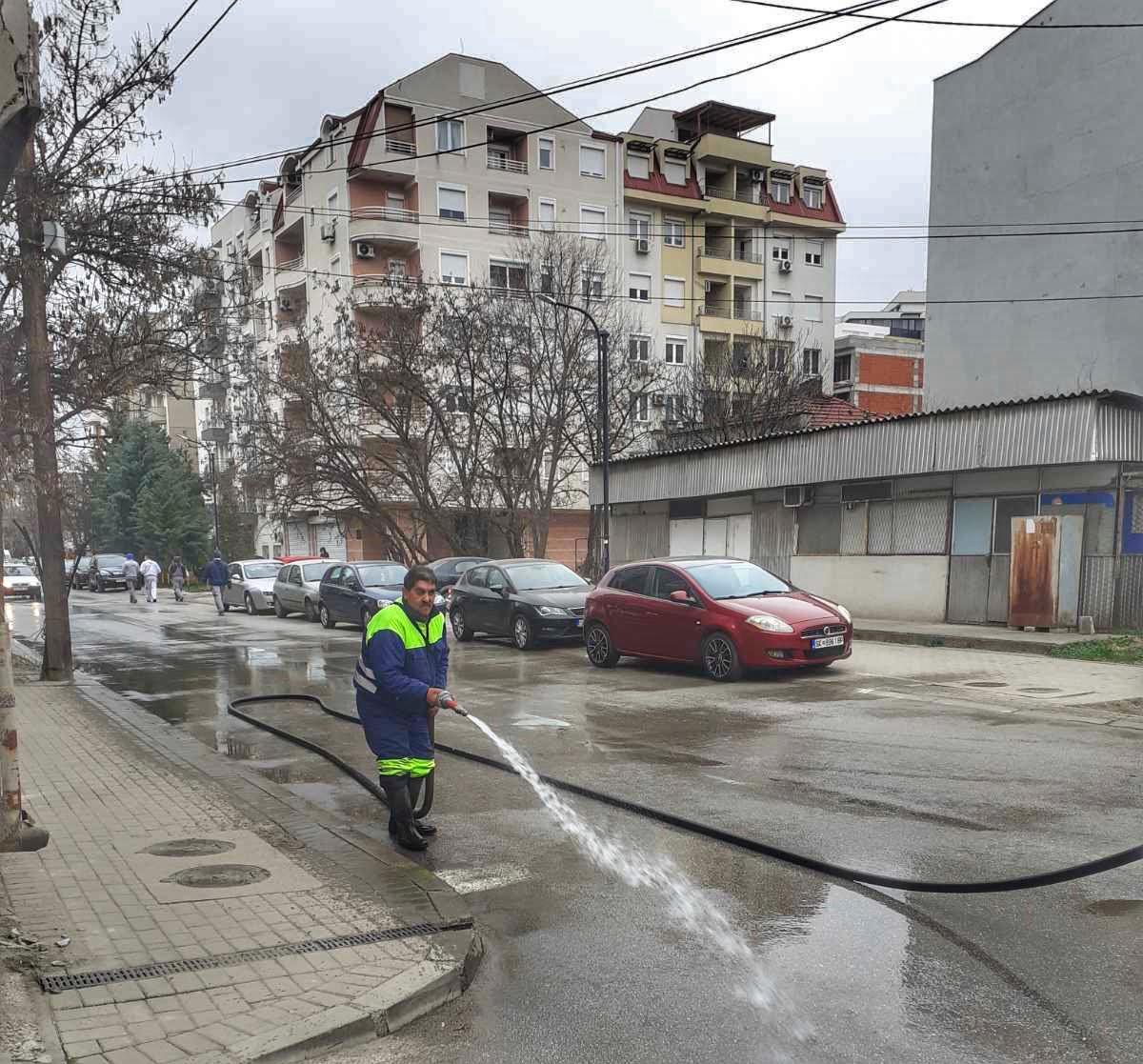 Герасимовски: Со механизација измиени улиците во населбите Пролет и Маџир Маало, хигиената на прво место