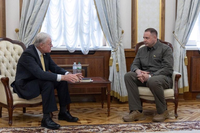 Главниот советник на Зеленски до претставникот на Трамп: Многу е важно како ќе заврши војната
